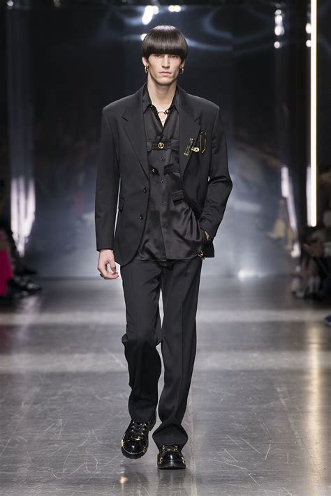 versace fw19 mens|MFW: VERSACE MEN’S Fall Winter 2019.20 Collection .